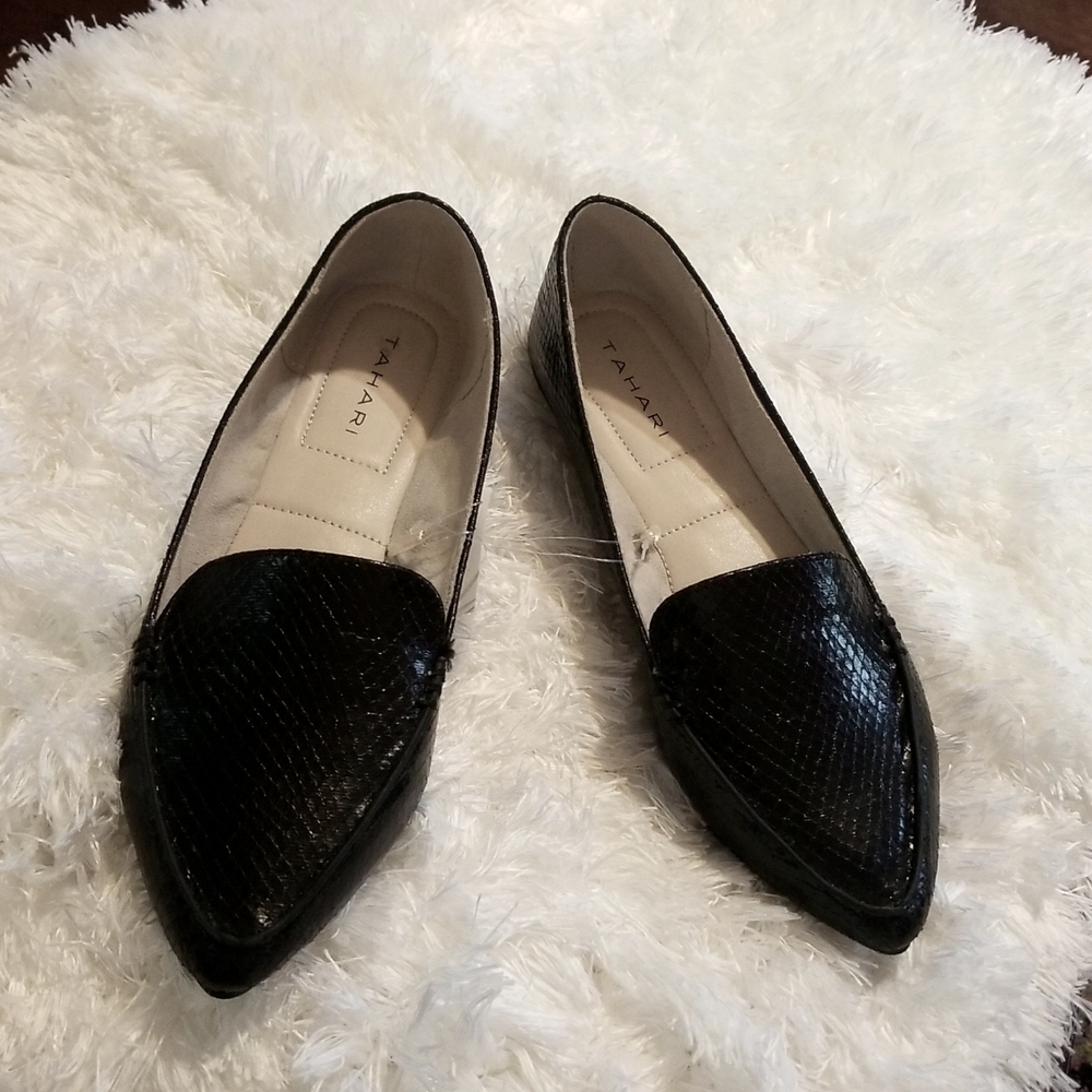 Tahari sz 6 black slip-on flats NWOT